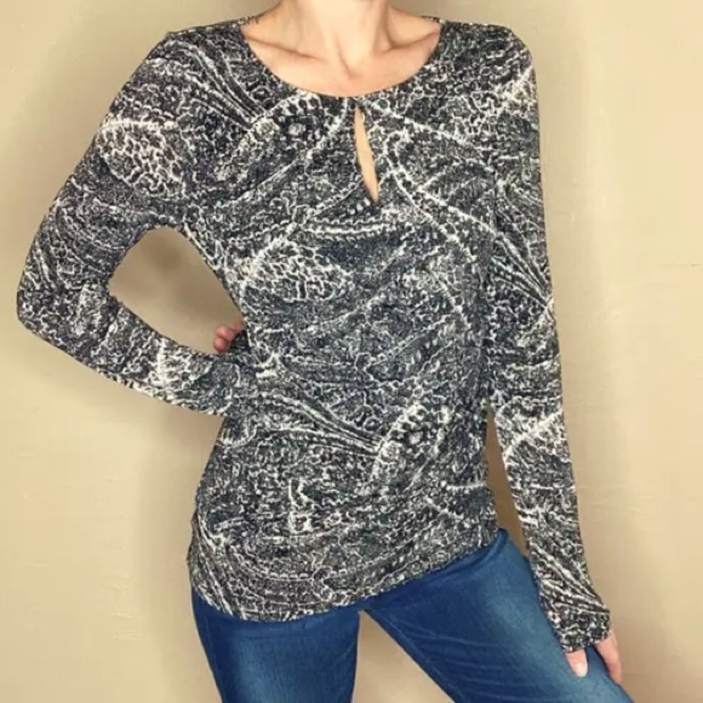 Ann Taylor Long Sleeve Blouse – Size M – Black & White Pattern, Classic & Chic‍